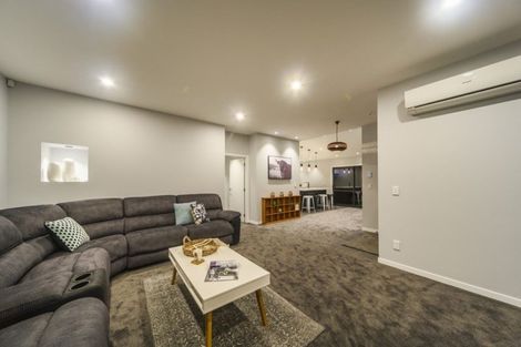 Photo of property in 3 Vaucluse Heights, Fitzherbert, Palmerston North, 4410