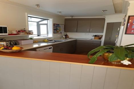 Photo of property in 20 Broadway, Picton, 7220