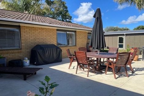 Photo of property in 7 Donzella Place, Conifer Grove, Takanini, 2112