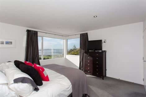 Photo of property in 4 Saint Remy Lane, Redcliffs, Christchurch, 8081