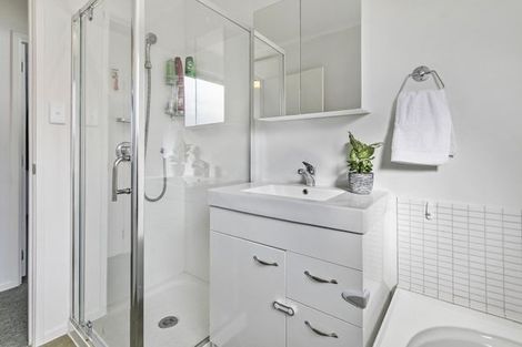 Photo of property in 15 Chislehurst Street, Henderson, Auckland, 0612