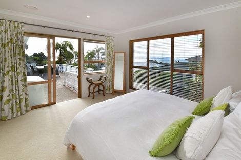 Photo of property in 9 Elgin Place, Red Beach, 0932