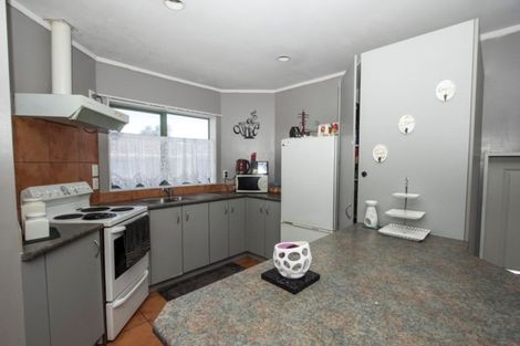 Photo of property in 3 Benton Place, Manurewa, Auckland, 2102