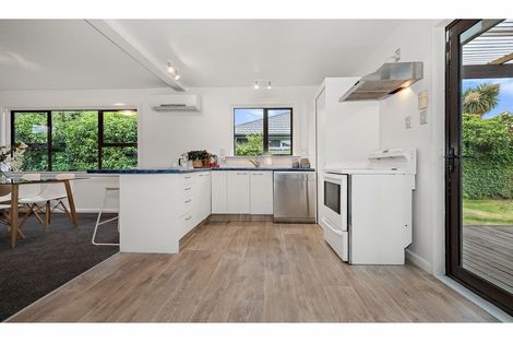 Photo of property in 906 Avonside Drive, Avondale, Christchurch, 8061