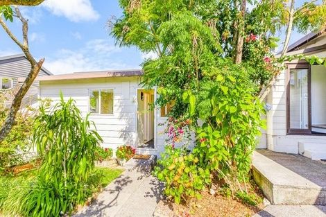 Photo of property in 30a County Road, Torbay, Auckland, 0630