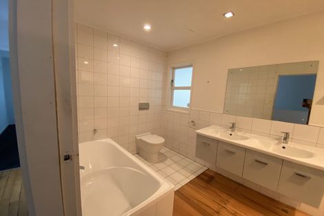 Photo of property in 54 Fortification Road, Karaka Bays, Wellington, 6022