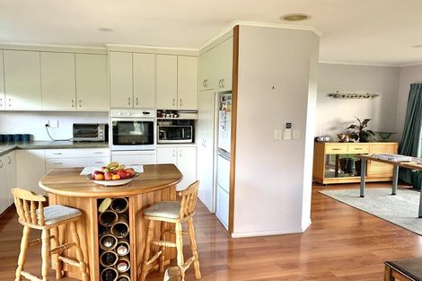 Photo of property in 28 Leeton Drive, Waipukurau, 4200