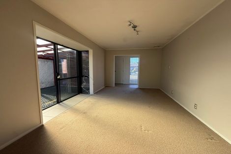 Photo of property in 147 Botany Road, Botany Downs, Auckland, 2010