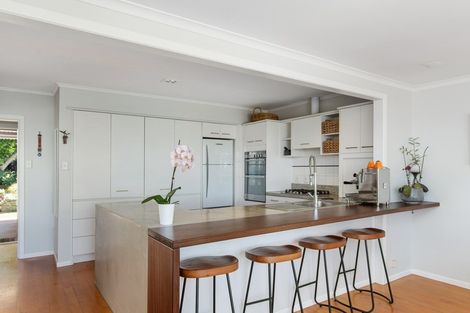 Photo of property in 114 Harbour View Road, Omokoroa, 3114