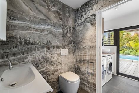 Photo of property in 9 Quebec Road, Milford, Auckland, 0620