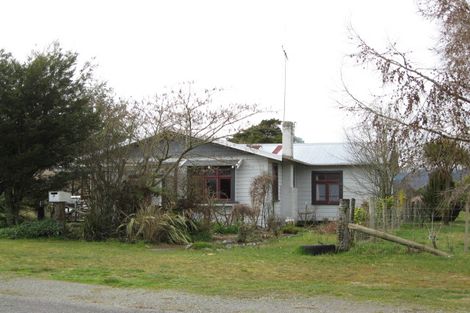 Photo of property in 19 Fairfax Street, Murchison, 7007