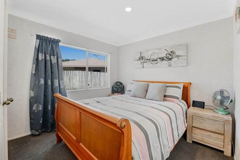 Photo of property in 3/2 Doment Crescent, Orewa, 0931