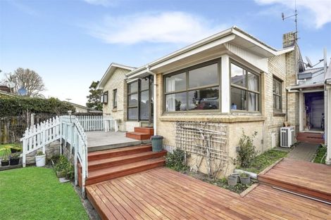 Photo of property in 335 Cambridge Road, Hillcrest, Hamilton, 3216