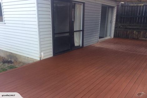 Photo of property in 5 Cron Avenue, Te Atatu South, Auckland, 0610