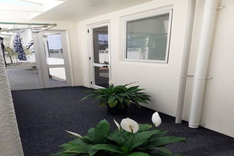 Photo of property in 12 Shelter Grove, Frankleigh Park, New Plymouth, 4310