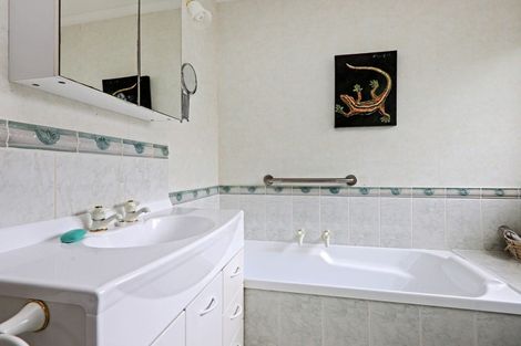 Photo of property in 9 Malbec Way, Greenmeadows, Napier, 4112