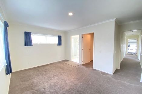 Photo of property in 6 Palmcrest Grove, Highland Park, Auckland, 2010