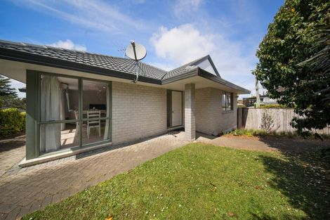 Photo of property in 2/12 Alexander Street, Cockle Bay, Auckland, 2014