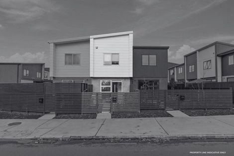 Photo of property in 2/472 West Coast Road, Glen Eden, Auckland, 0602