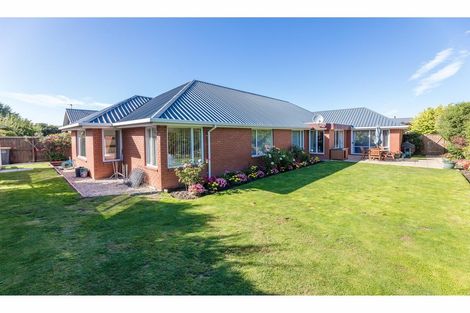 Photo of property in 16 Fuchsia Place, Halswell, Christchurch, 8025