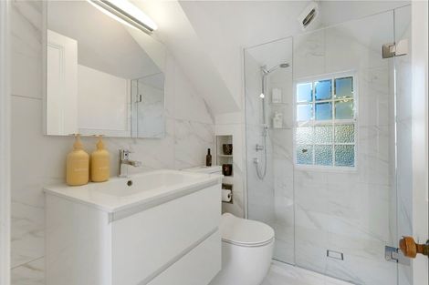 Photo of property in 36 Queen Street, Northcote Point, Auckland, 0627