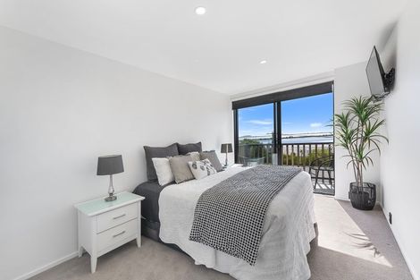 Photo of property in 2/80 Mccormacks Bay Road, Mount Pleasant, Christchurch, 8081