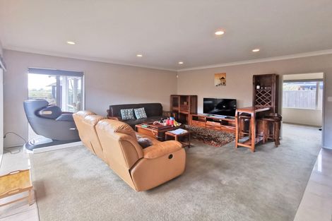 Photo of property in 36 Stranraer Crescent, Wattle Downs, Auckland, 2103