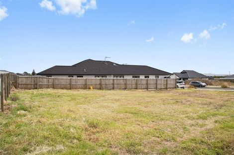 Photo of property in 10 Opouatu Avenue, Glenbrook, 2681