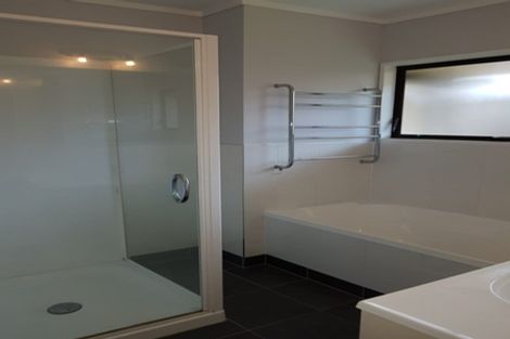 Photo of property in 112 Hutchinsons Road, Bucklands Beach, Auckland, 2014