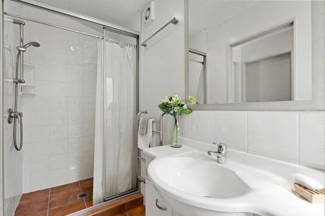 Photo of property in 126 Lynn Road, Bayview, Auckland, 0629