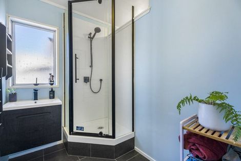 Photo of property in 2/19 Simon Ellice Drive, Bayview, Auckland, 0629