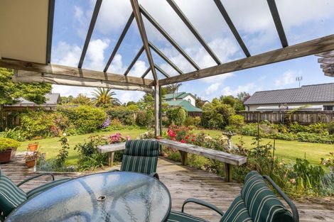 Photo of property in 16 Kinross Drive, Merrilands, New Plymouth, 4312