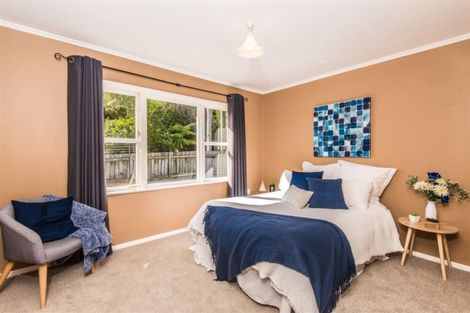 Photo of property in 4 Westleigh Way, Newlands, Wellington, 6037