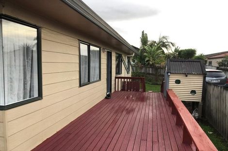 Photo of property in 52 Kelwyn Road, Kelston, Auckland, 0602