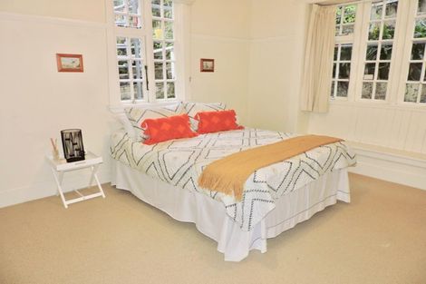 Photo of property in 145 Kelburn Parade, Kelburn, Wellington, 6012