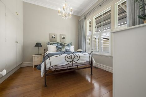 Photo of property in 143 Vauxhall Road, Narrow Neck, Auckland, 0624