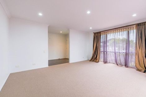 Photo of property in 42 Oakway Drive, Schnapper Rock, Auckland, 0632