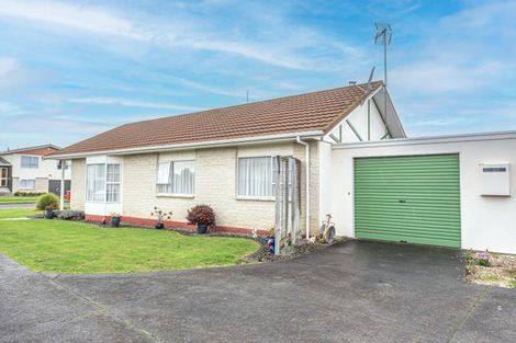 Photo of property in 6 Akepiro Place, Tawhero, Whanganui, 4501