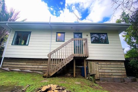 Photo of property in 15 Woodcote Drive, Glenfield, Auckland, 0629