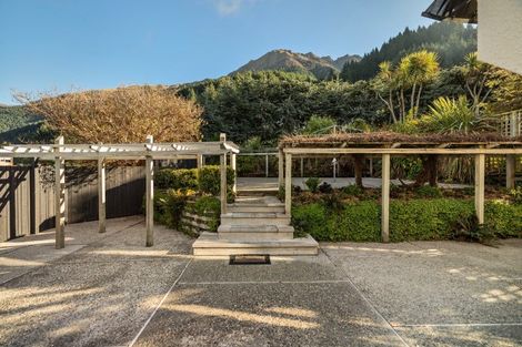 Photo of property in 110b Wynyard Crescent, Fernhill, Queenstown, 9300