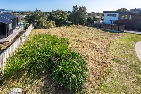 Photo of property in 13 Kawau Grove, Waikanae Beach, Waikanae, 5036