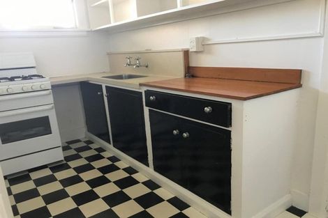 Photo of property in Devonport Apartments, 28/127 Saint Aubyn Street, New Plymouth, 4310