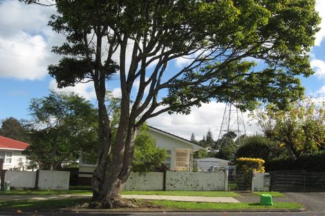 Photo of property in 17 Manapouri Place, Pakuranga Heights, Auckland, 2010