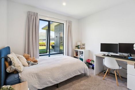 Photo of property in 9 Centre Crescent, Wanaka, 9305