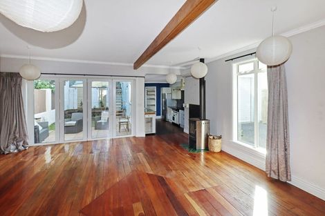 Photo of property in 242 Sutherland Road, Lyall Bay, Wellington, 6022