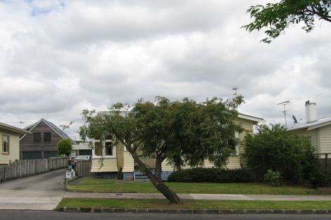 Photo of property in 1/42 Walmer Road, Point Chevalier, Auckland, 1022