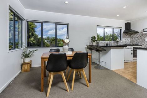 Photo of property in 9l View Road, Glenfield, Auckland, 0627