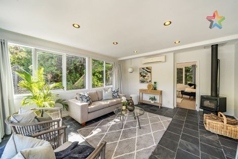 Photo of property in 12 Whiorau Grove, Lowry Bay, Lower Hutt, 5013