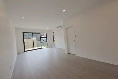 Photo of property in 43c Fitzherbert Avenue, West Harbour, Auckland, 0618