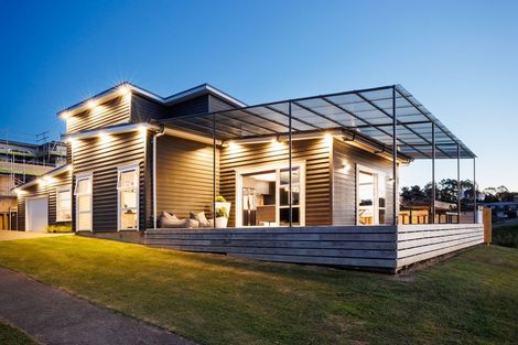 Photo of property in 37 Vaucluse Heights, Fitzherbert, Palmerston North, 4410